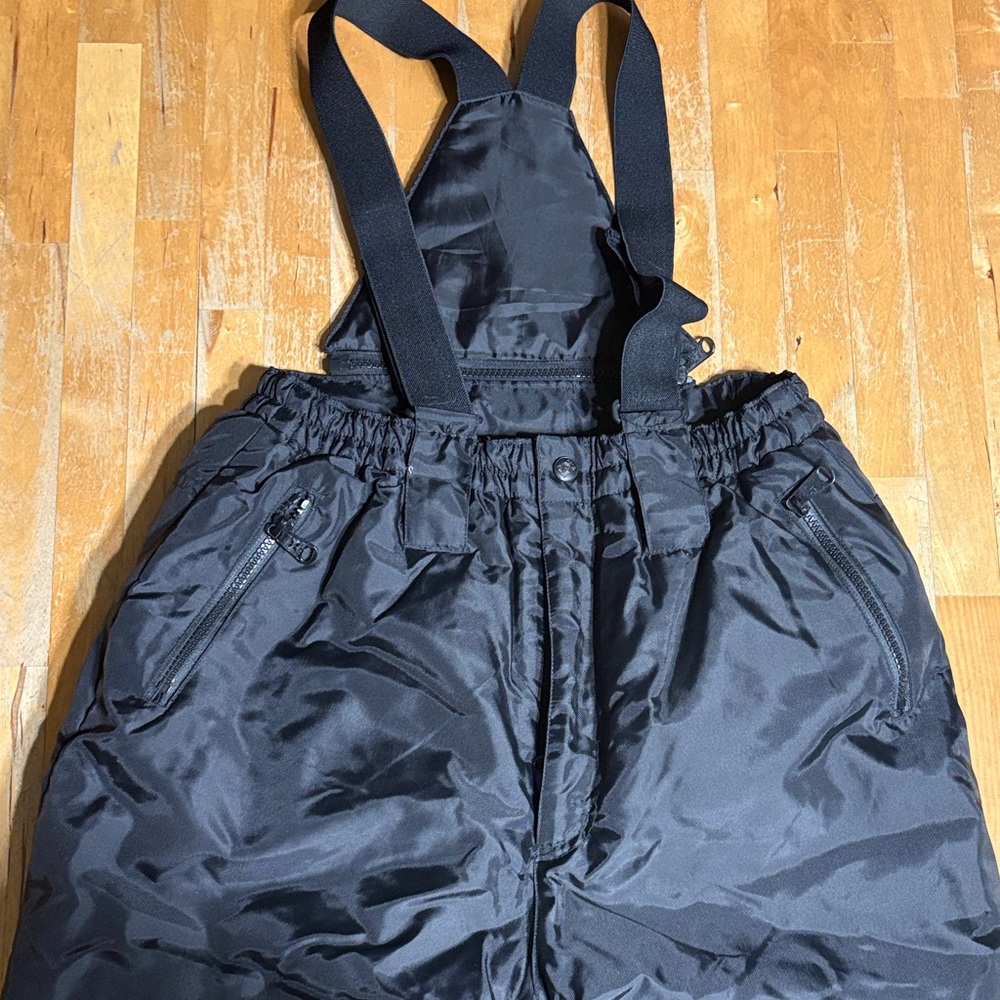 Gusti snow pants with removable suspenders